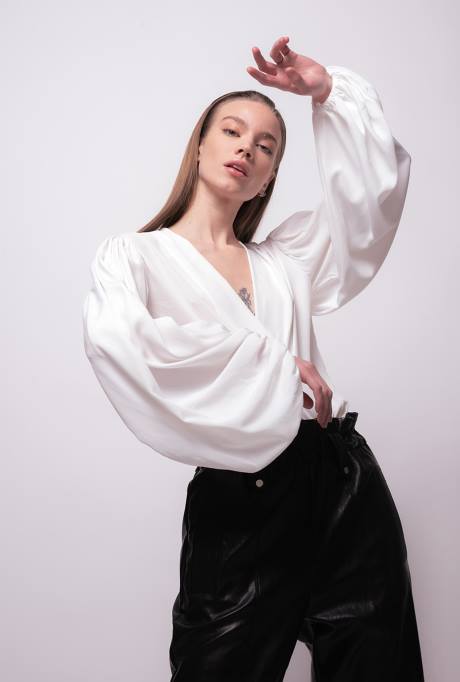 blouses | L488299 bodysuit van zijdemix met overslag aan de voorkant Pinko wolk wit